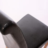 2er-Set Esszimmerstühle aus schwarzem Leder mit dunklen Füssen