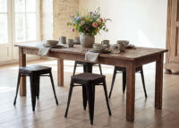 4er-Set Metallhocker mit Holz-Sitzfläche stapelbar schwarz