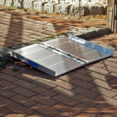 Alu Rollstuhlrampe Laderampe klappbar 61cm 270kg