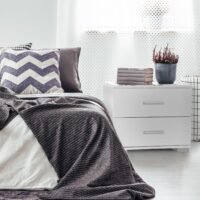 Nachttisch 2er Set 40x40x35cm Weiss MDF Metallgriffe mit 2 Schubladen