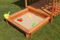 Sandkasten mit  Spielveranda und Dach