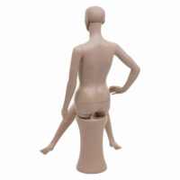 Schaufensterpuppe Frau Mannequin sitzend lebensgross