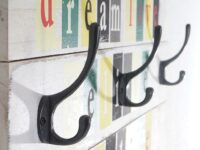 Shabby Wandgarderobe Love-Life mit 3 Haken 30x60cm