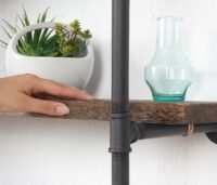 Standregal im aktuellen Industriedesign ~ braun