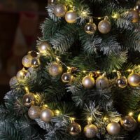 Weihnachtskugeln mit LED Lichterkette Champagner Christbaumkugeln