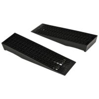 Schwarze Auffahrrampe 2er Set aus Gummi, Grösse 70x20x8cm, ideal für Fahrzeuge und Rollstühle.