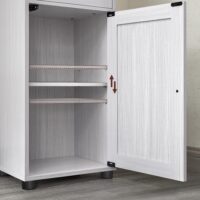 Badezimmerschrank mit Glastür, elegante Aufbewahrungslösung.