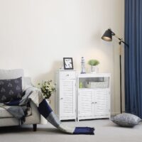 Badezimmerschrank mit Lamellentür, funktional und stilvoll für das Bad.