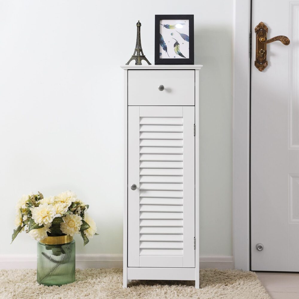 Badezimmerschrank mit Lamellentür, funktional und stilvoll für das Bad.
