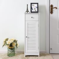 Badezimmerschrank mit Lamellentür, funktional und stilvoll für das Bad.