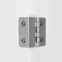 Badezimmerschrank mit Regal und Türen, ideal für zusätzlichen Stauraum.