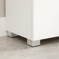 Badezimmerschrank mit Türen und Schublade in Weiß, praktisch für das Badezimmer.