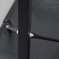 Stabiler, höhenverstellbarer Basketballkorb für den Aussenbereich, konzipiert für Langlebigkeit und intensives Spiel.