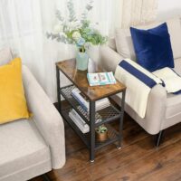 Ablagetisch mit zwei Gitterablagen im IndustrialVIBE-Stil für Wohnzimmer oder Flur.