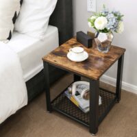 Metallrahmen-Beistelltisch mit Ablage in Braun im IndustrialVIBE-Stil.