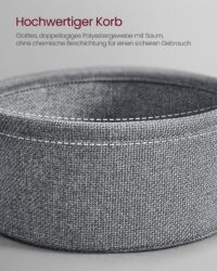 Schwarzer Beistelltisch mit Ladestation und Steckdosen, praktisch und modern.