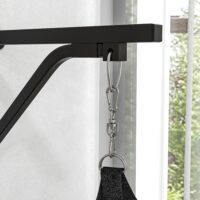 Schwarze Boxsack-Halterung mit 360°-Drehhaken.