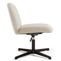 Profilansicht des Bürostuhls, die die gepolsterte Rückenlehne und Sitzfläche sowie den höhenverstellbaren Mechanismus mit Hebel zeigt. Das schwarze Metallgestell mit sternförmigem Fußkreuz sorgt für Stabilität.