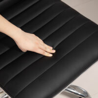 Bürostuhl höhenverstellbar mit Rollen bis 120kg belastbar Schwarz – Produktfoto zeigt modernes Design, hochwertige Materialien und funktionale Eigenschaften ideal für Wohn- oder Arbeitsbereiche. Perfekt als Einrichtungsinspiration oder zur Produktpräsentation in einem Onlineshop.