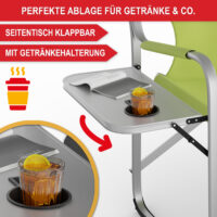 Grüner Campingstuhl mit praktischem Tisch und Kühltasche.