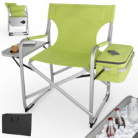 Grüner Campingstuhl mit praktischem Tisch und Kühltasche.
