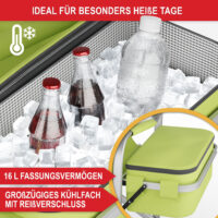 Grüner Campingstuhl mit praktischem Tisch und Kühltasche.