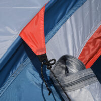 Campingzelt für 4 Personen mit UV-Schutz, 2 Räume, Farbe Blau & Weiß.