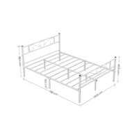 Weisses Metallbettgestell in 160x200 cm für ein stilvolles Schlafzimmer.