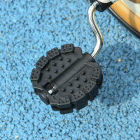 Weisses, verstellbares Dreirad für Kinder von 2-5 Jahren, mit praktischem Fahrradkorb. Ein vielseitiges Kinderfahrzeug für die ersten Fahrten.