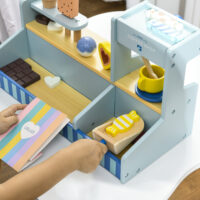 Eisdiele Holzspielzeug für Kinder, fördert kreatives Rollenspiel und Fantasie, geeignet ab 2 Jahren.