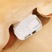 Braunes Kinder-Elektroauto in Pferdform, 6V und 2 km/h schnell, ideal für 1.5-3 Jahre. Ein bezauberndes Spielzeug für fantasievolle Ausritte.