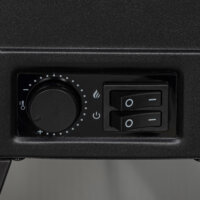 Ein schwarzer Elektrokamin und Standkamin mit 1800W Leistung, LED-Flammeneffekt und Überhitzungsschutz.