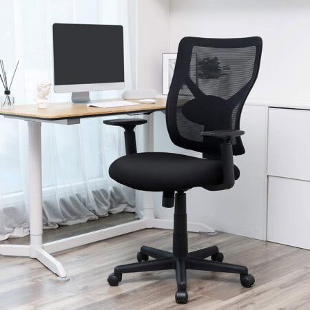 Ergonomischer Bürostuhl in Schwarz, bequem für langes Sitzen.