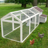 Großes Freigehege (184x110x90cm), sicherer Auslauf für Hühner und Kleintiere.