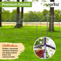 Riesiges Freigehege mit sicherem Zaun für Tiere im Garten.