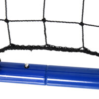 Blauer Fussball Rebounder, als Kickback Tor konzipiert, ideal für das Fussballtraining zu Hause oder im Verein.