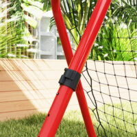 Roter klappbarer Fussball Rebounder, auch für Baseball geeignet, 63x63cm gross, bietet vielseitige Trainingsmöglichkeiten.