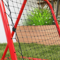 Roter klappbarer Fussball Rebounder, auch für Baseball geeignet, 63x63cm gross, bietet vielseitige Trainingsmöglichkeiten.