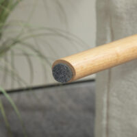 Fusshocker gepolstert mit Fleece und Holzbeinen cremeweiss