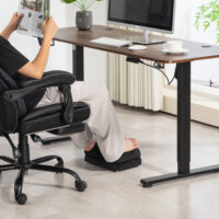 Fussstütze Anti-Rutsch ergonomisch Samtoptik Schwarz – Produktfoto zeigt modernes Design, hochwertige Materialien und funktionale Eigenschaften ideal für Wohn- oder Arbeitsbereiche. Perfekt als Einrichtungsinspiration oder zur Produktpräsentation in einem Onlineshop.