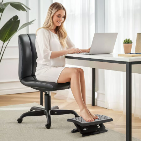 Fussstütze höhenverstellbar ergonomisch Homeoffice Schwarz – Produktfoto zeigt modernes Design, hochwertige Materialien und funktionale Eigenschaften ideal für Wohn- oder Arbeitsbereiche. Perfekt als Einrichtungsinspiration oder zur Produktpräsentation in einem Onlineshop.
