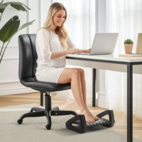 Fussstütze höhenverstellbar Massageoberfläche Homeoffice Schwarz – Produktfoto zeigt modernes Design, hochwertige Materialien und funktionale Eigenschaften ideal für Wohn- oder Arbeitsbereiche. Perfekt als Einrichtungsinspiration oder zur Produktpräsentation in einem Onlineshop.