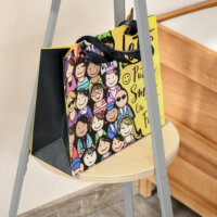 Ein weisser Garderobenständer aus Metall, Maße 45x45x180cm.