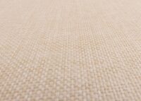 Gartenbank aus massiver Akazie mit beigem Kissen