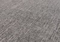 Gartenbank aus massiver Akazie mit grauem Kissen