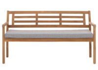 Gartenbank aus massiver Akazie mit grauem Kissen