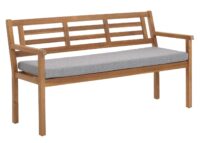 Gartenbank aus massiver Akazie mit grauem Kissen