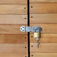 Geräteschuppen aus Holz natur geräumig MVG-zertifiziert 180x250 cm