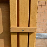 Hasenstall mit Dach und auslaufsicherer Schale aus Holz