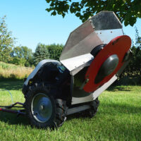 HECHT Benzin Kreiselmäher 5060 mit 60 cm Schnittbreite, 4-Takt-Motor, 2-stufigem Antrieb (2,3 / 3 km/h), Pendelmessern, höhenverstellbarem Lenkholm und robuster Schutzverkleidung – ideal für hohes Gras, Wiesen und unwegsames Gelände.